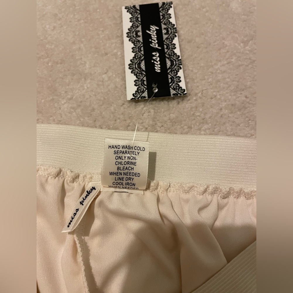 MISS PINKY ivory lace maxi skirt-medium NWT - Picture 6 of 6